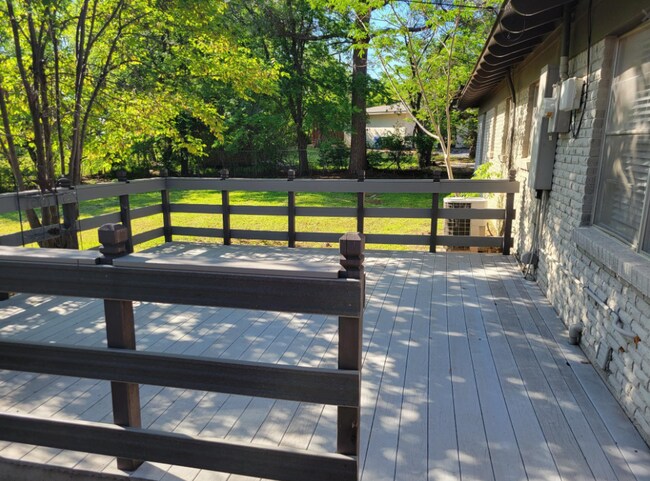 Foto del edificio - 3159 Southlake Park Rd