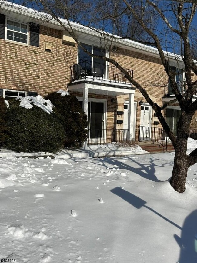 Building Photo - 320 South St