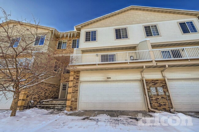 Building Photo - 7010 S Park Dr