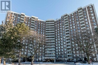 Building Photo - 5 Shady Golfway