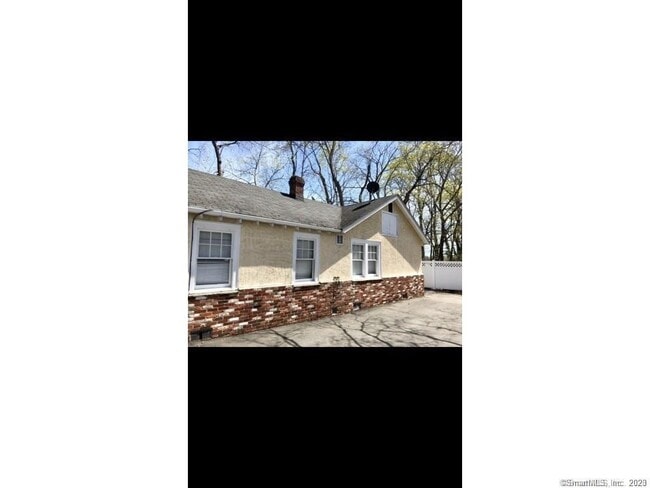 Building Photo - 42 Weed Hill Ave
