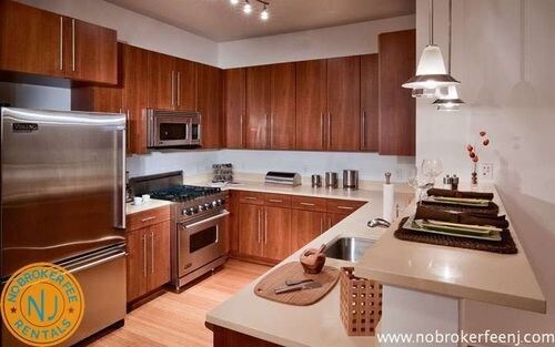 Foto del edificio - 75 W Sheffield Ave