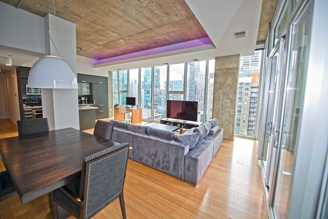 Building Photo - 550 N St Clair St