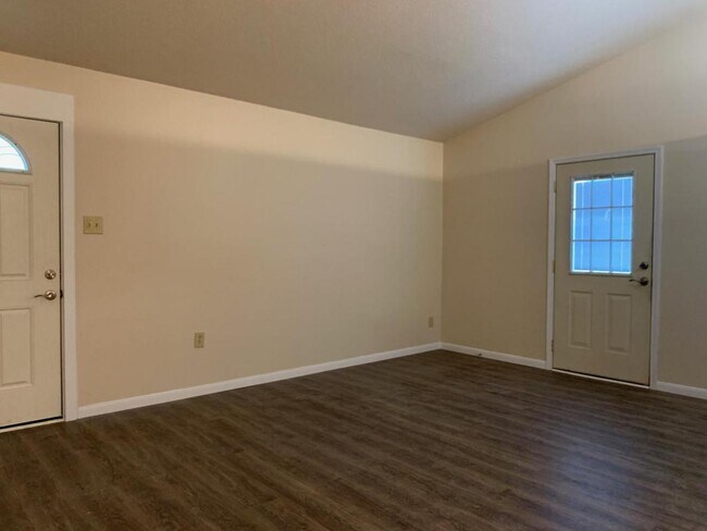 Building Photo - 1727 Fox Run Drive