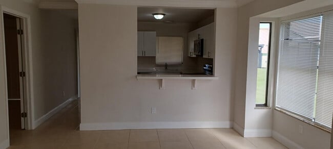 Foto del edificio - 519 SW Sara Blvd