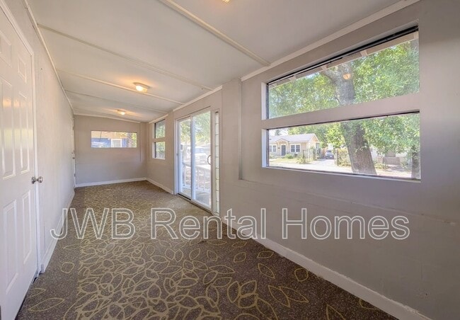 Building Photo - 421 Golfair Blvd