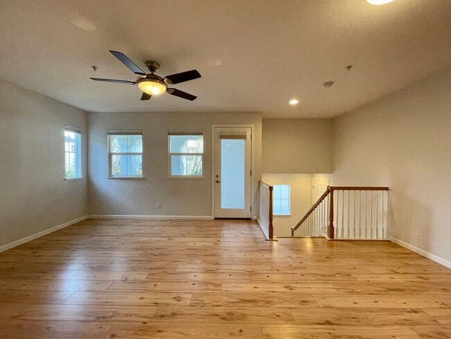 Building Photo - Beautiful Upscale and Modern 2 Bedroom 2 B...