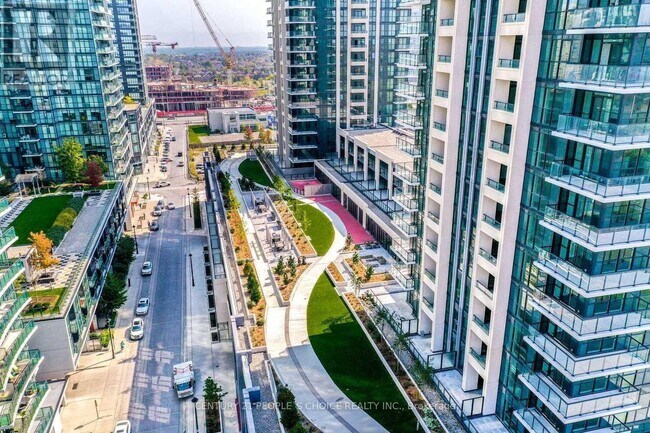 Photo du bâtiment - 4055 Parkside Village Dr