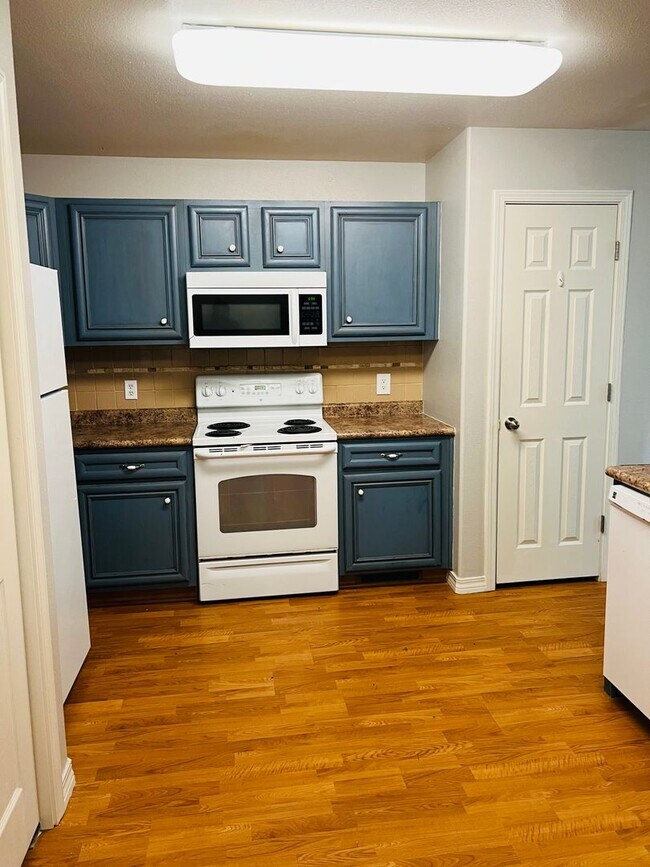 Building Photo - Charming 3-Bed, 2-Bath Home with Stylish Upgrades