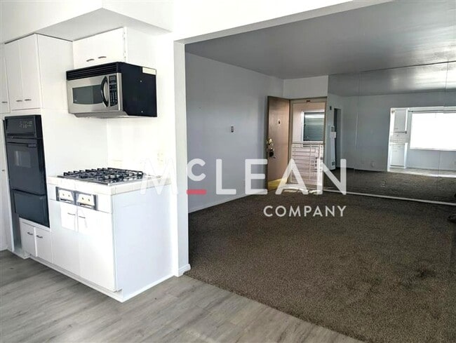 Building Photo - Two Bedroom Condo