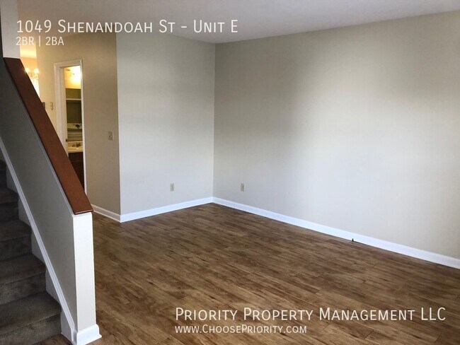 Building Photo - 2 Bedroom, 1.5 Bathroom Townhome, Harrison...