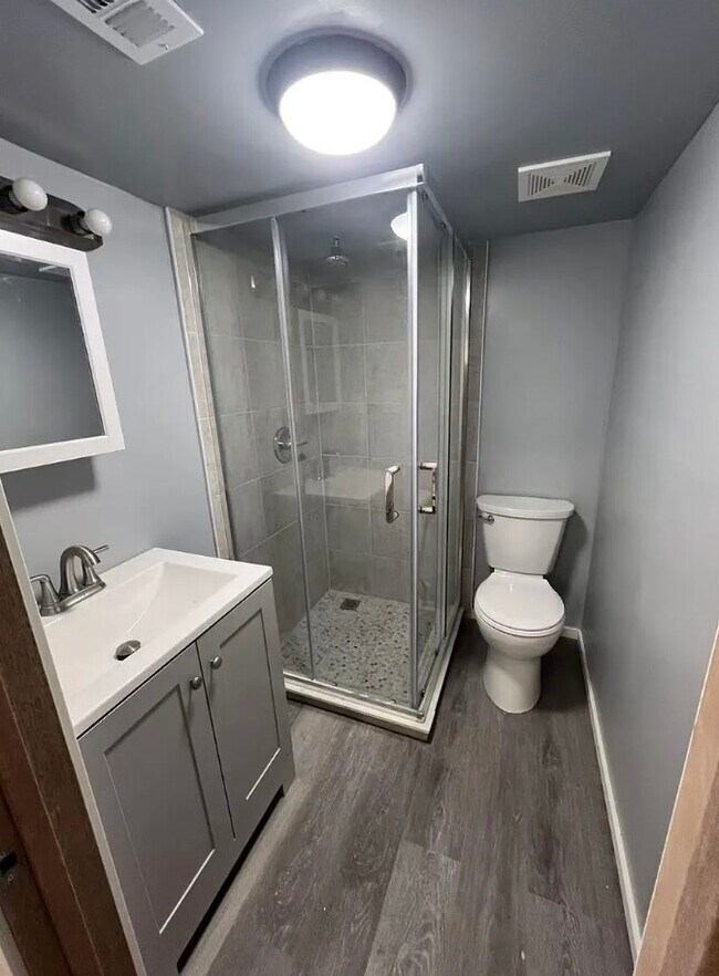 Foto del edificio - 1721 N Artesian Ave