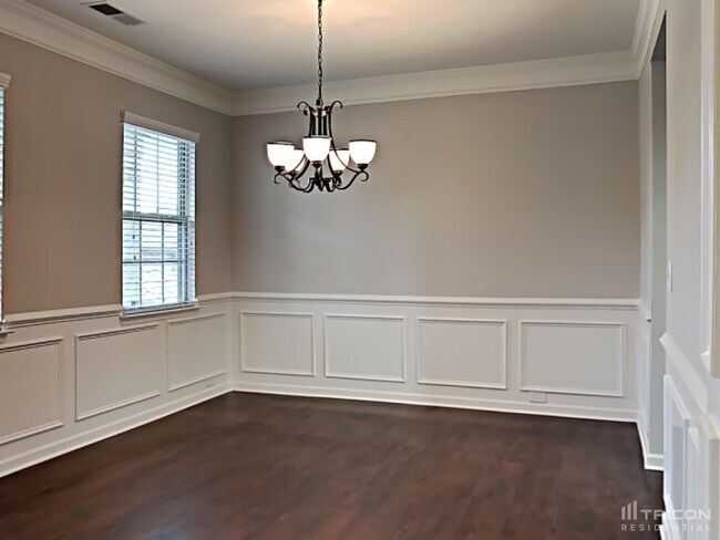 Building Photo - 2914 San Saba St