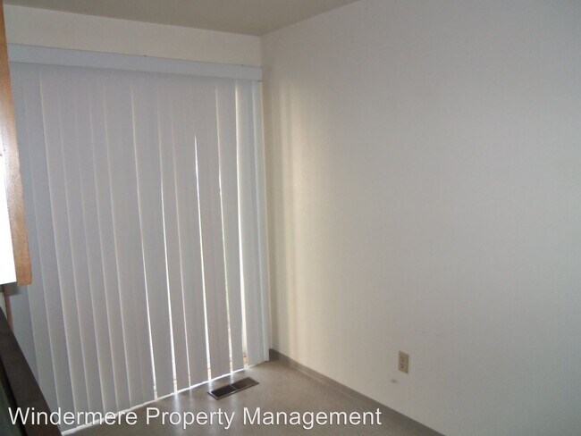 Building Photo - 173-173 Tausick Way
