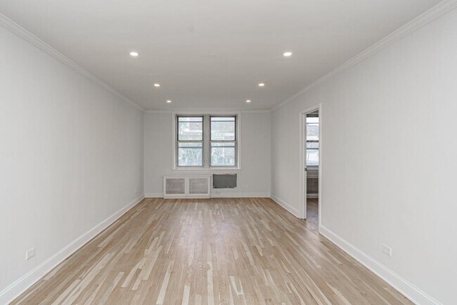 Foto del edificio - 67-41 Burns St