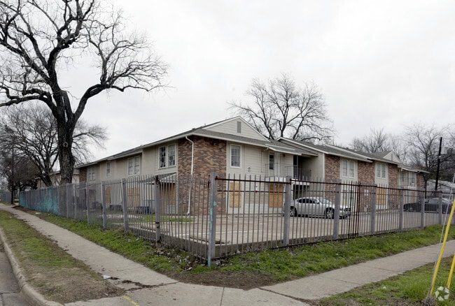 Building Photo - Cedar Gardens