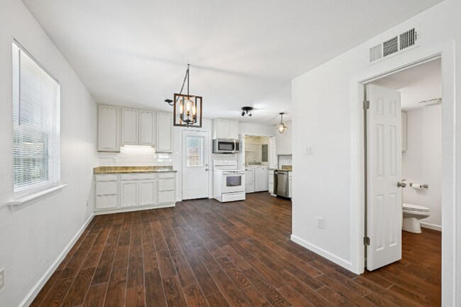 Foto del edificio - 713 Heavens Dr