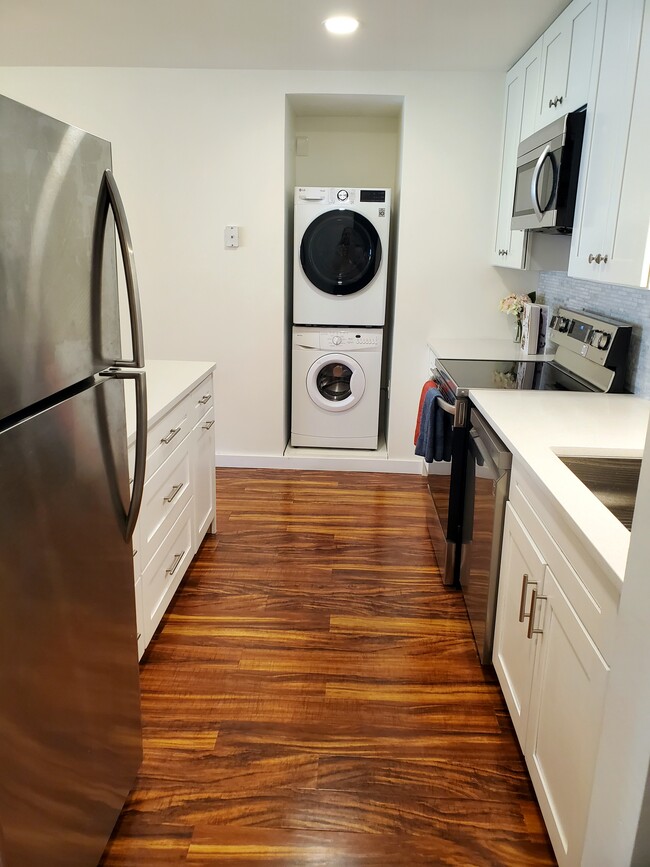 ¡Secadora de ropa, estufa, microondas y lavavajillas completamente nuevos! - 5545 Chicago Ave