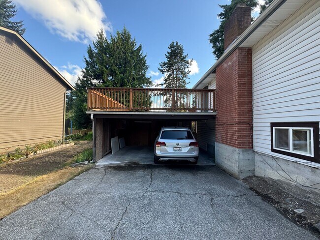Foto del edificio - Newly Remodeled 2BR/1BA Lower-Level Unit