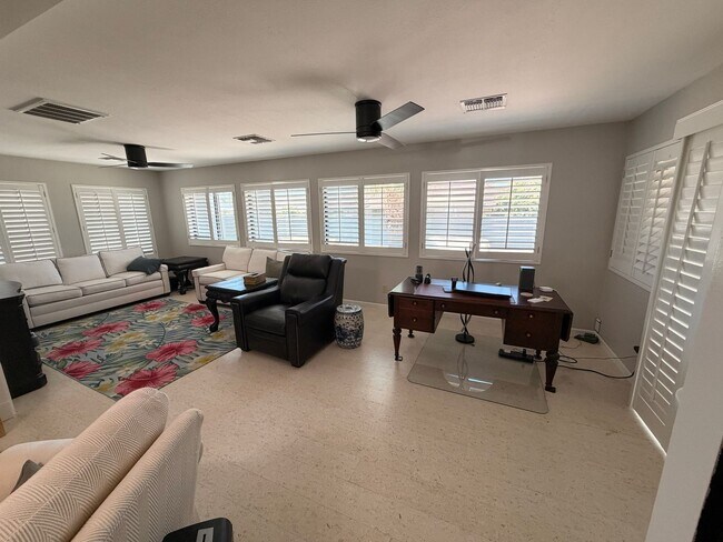 Building Photo - 13139 W Seville Dr