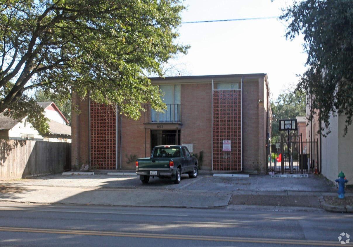 Primary Photo - 1522 Yale St