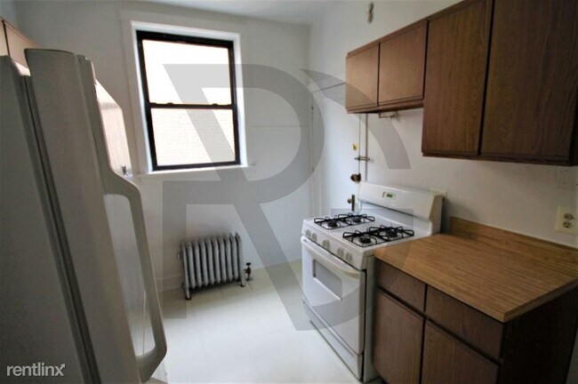 Building Photo - 2428 N Sawyer Ave