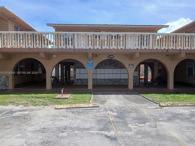 Foto del edificio - 1154 W 35th St