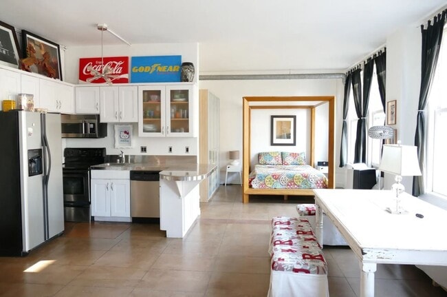 Photo - 215 W 7th St Apartment