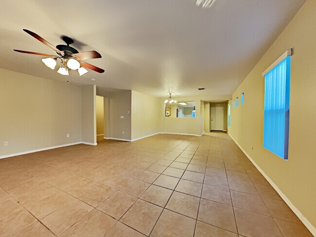 Building Photo - 107 W Calle Sauco