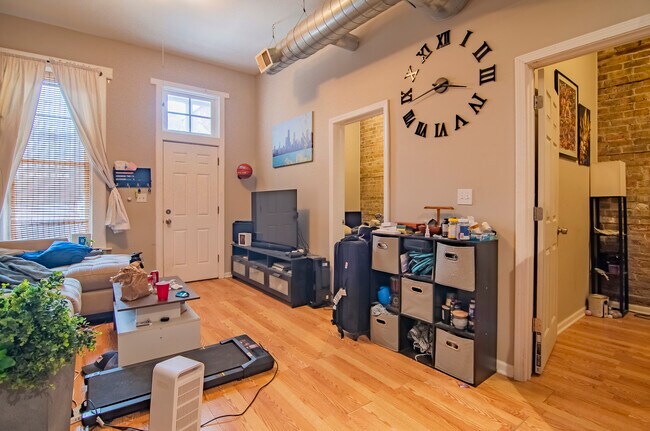 Foto del edificio - 1479 W Huron St