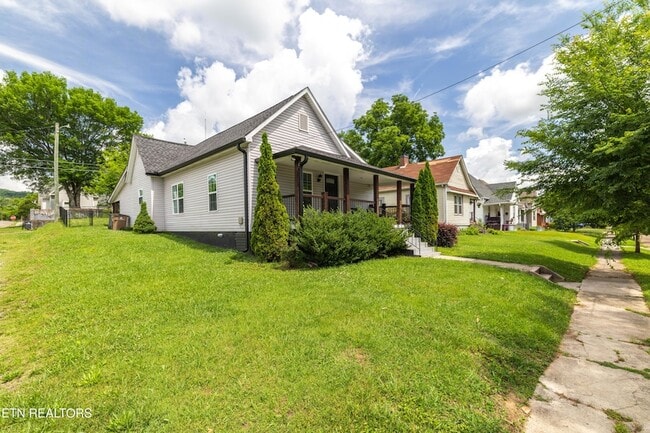 Photo - 301 E Quincy Ave House