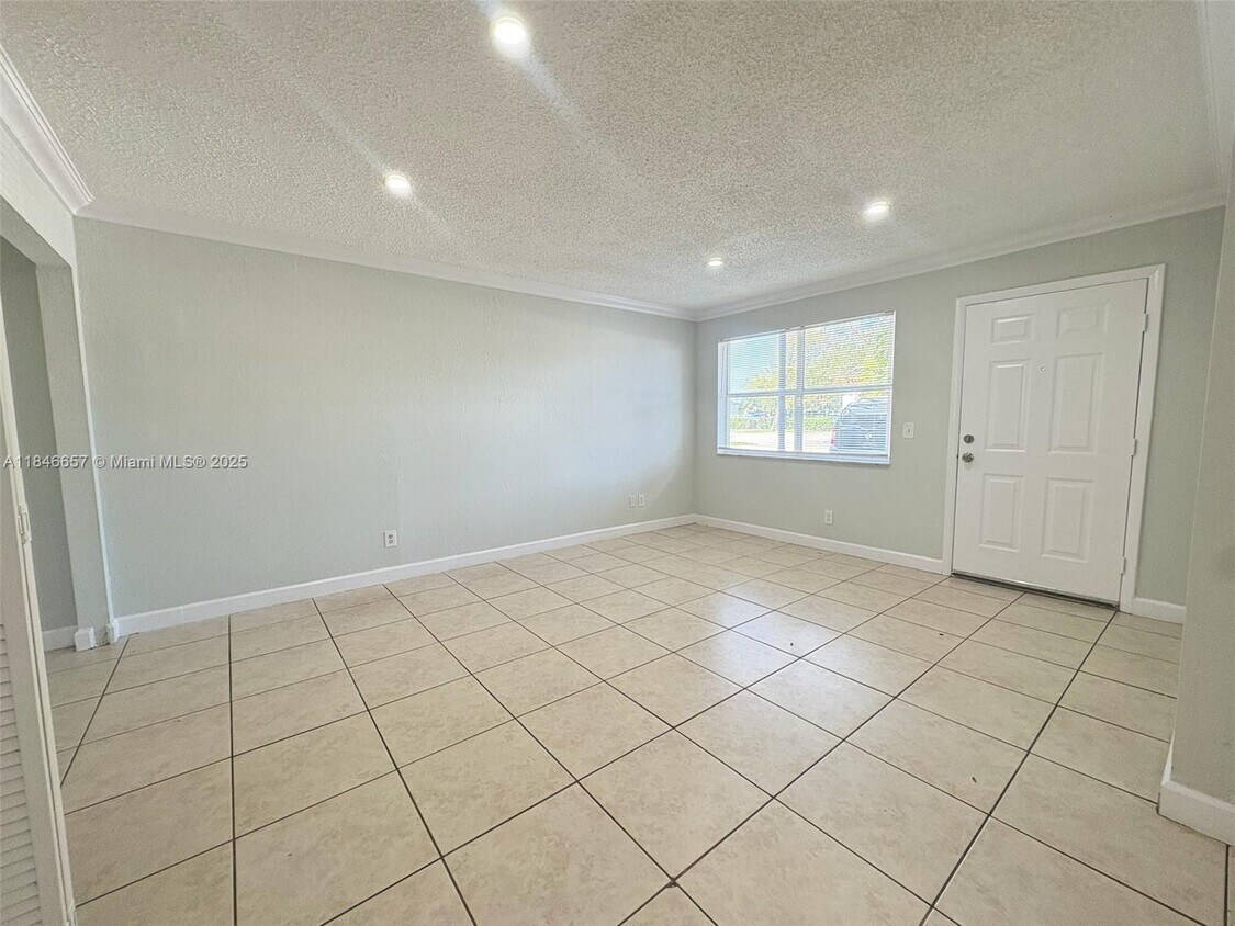 Foto principal - 400 NW 65th Ave