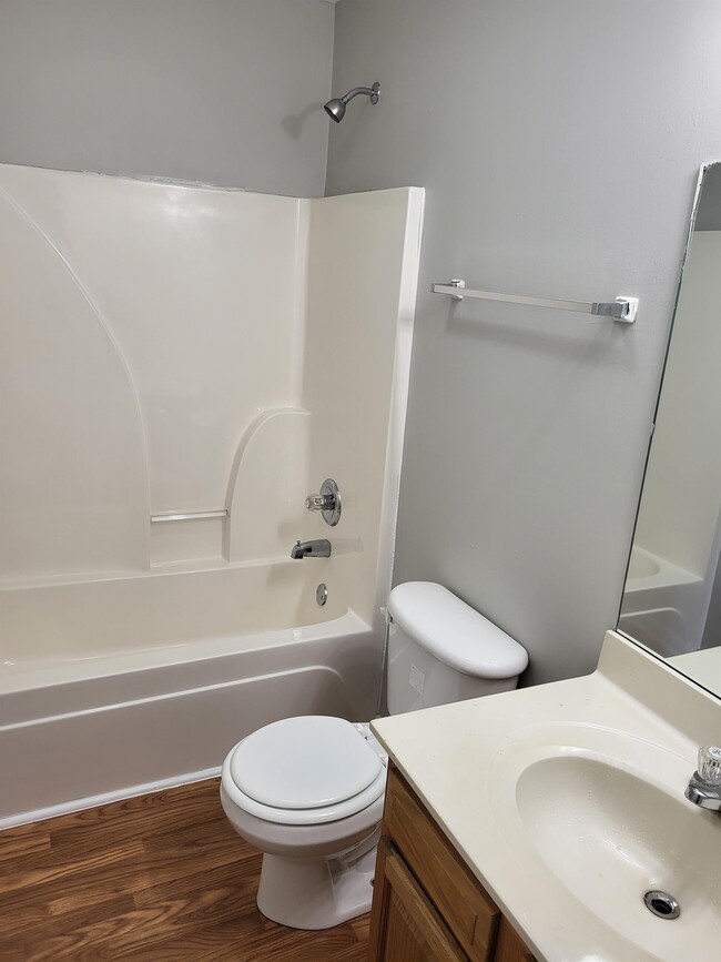 Foto del edificio - 341 E Irvine St