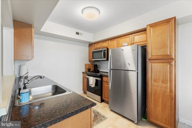 Building Photo - 1209 Roberts Way
