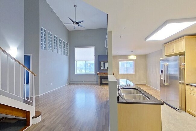 Building Photo - 10331-106 106 St