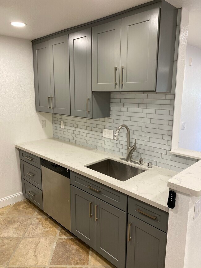 Building Photo - 750 Teatree Ct