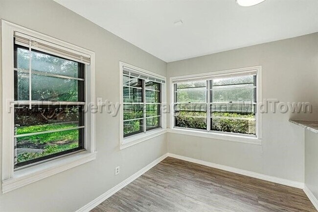 Foto del edificio - Charming home located in Ridglea North