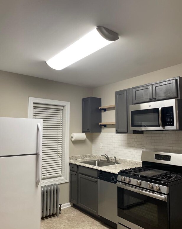 Kitchen - 215 Highland Ave