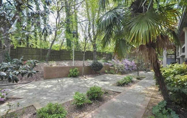 Foto del edificio - 655 E Campus Rd