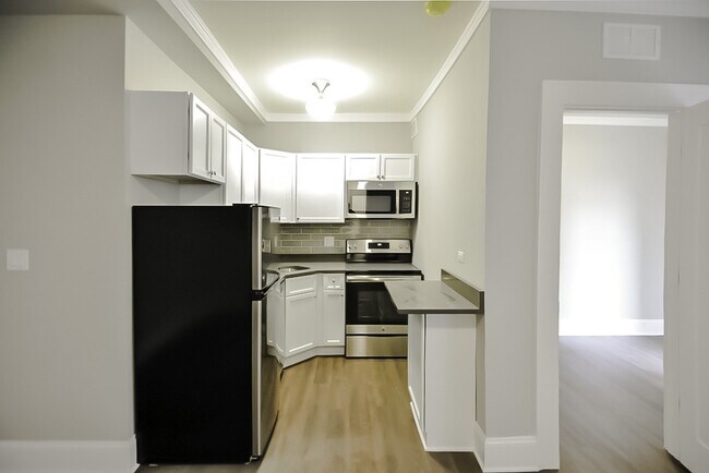 Foto del edificio - 817 W Lakeside Pl