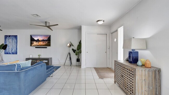 Foto del edificio - 571 94th Ave N