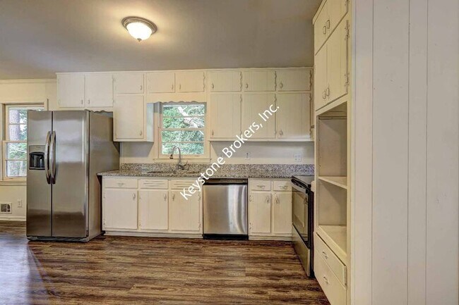 Building Photo - 4330 Hidden Valley Dr SW