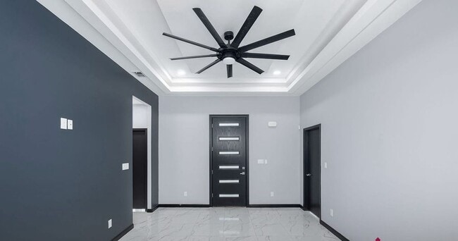 Building Photo - 10403 N 32nd Ln