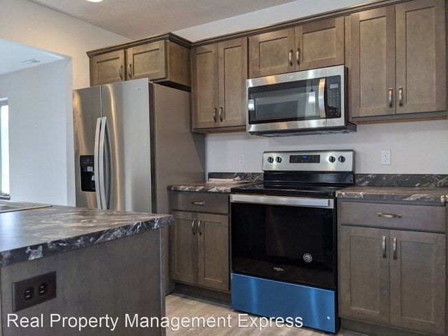 Building Photo - 3 br, 1.5 bath House - 2206 S Ronsiek Ave