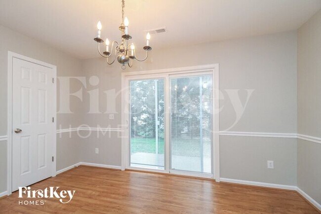 Foto del edificio - 6135 Birkdale Dr