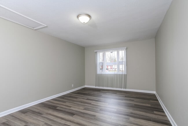 Building Photo - 327 Whitewater Dr