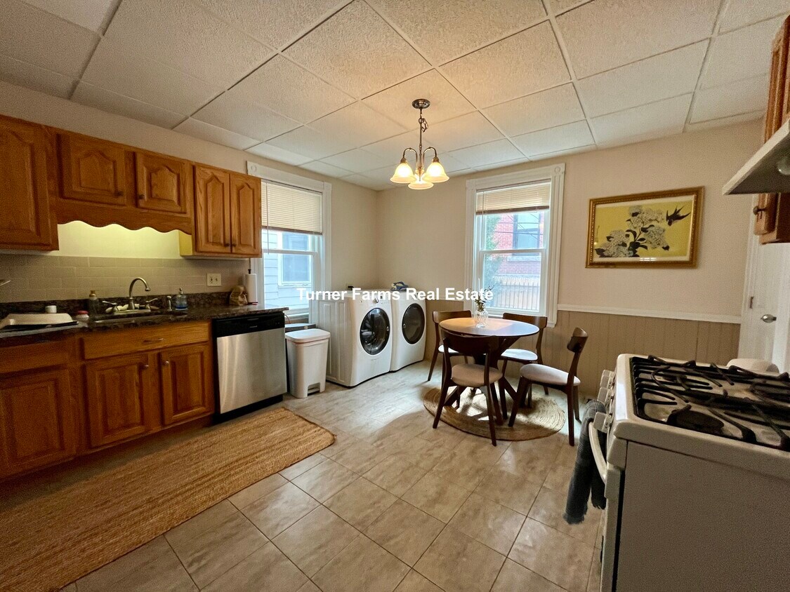 Primary Photo - 65 Roseclair St