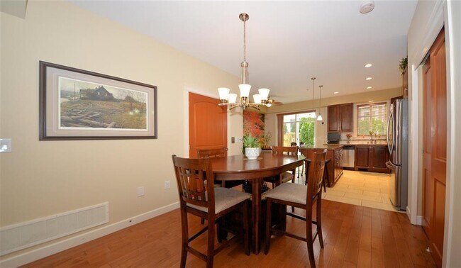 Photo du bâtiment - 20738-20784 84 Ave