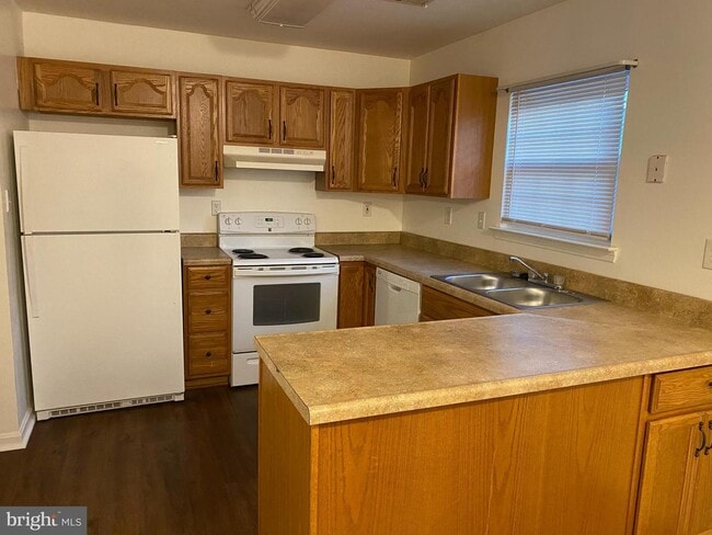 Building Photo - 4115 Bluebird Dr
