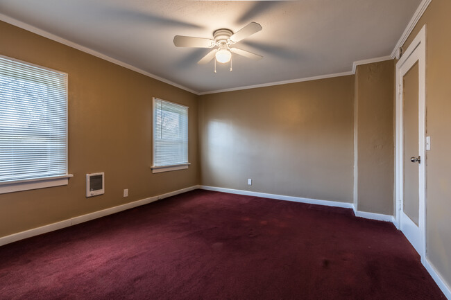 Building Photo - 484 S 18th St
